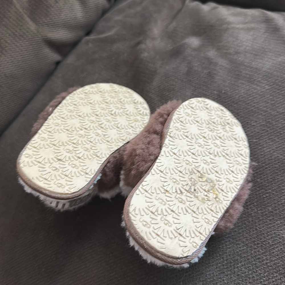 UGG Adorable Lion Plush Slippers size 8 toddler - Picture 5 of 5